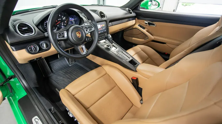 PORSCHE 718 -