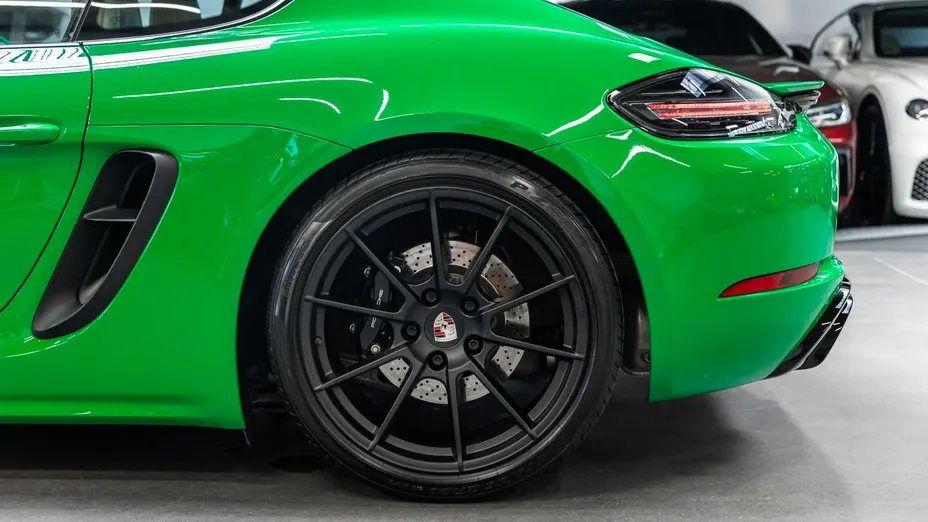 PORSCHE 718 -