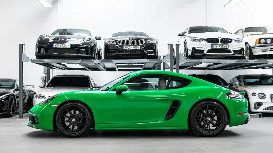 PORSCHE 718 -