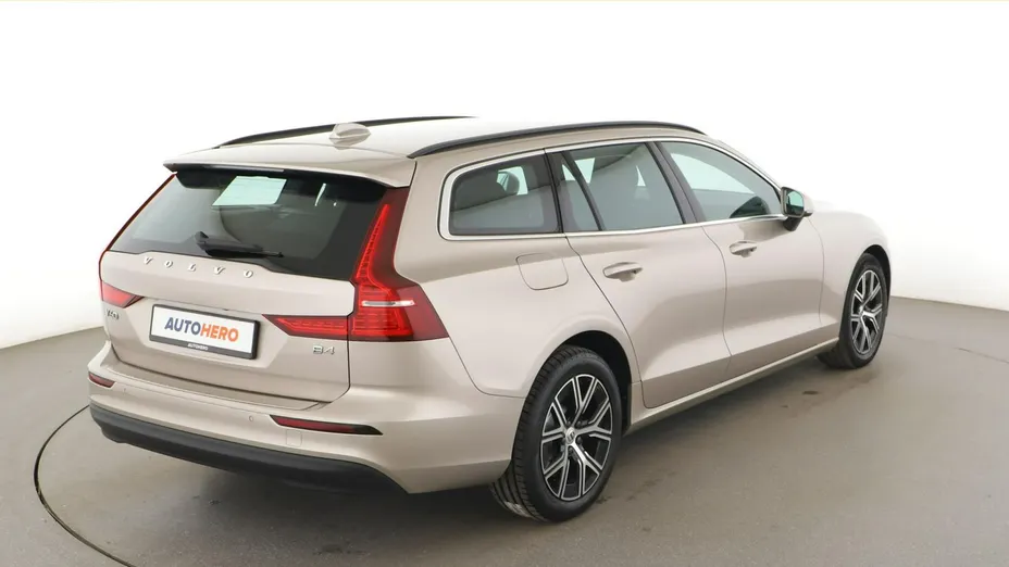 VOLVO V60 -