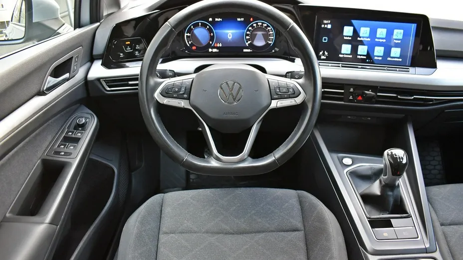 VOLKSWAGEN Golf -