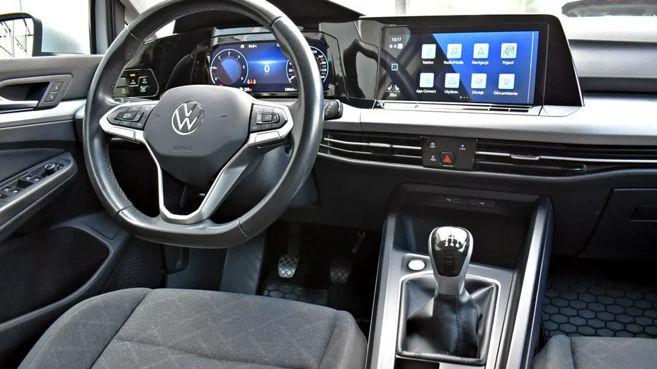 VOLKSWAGEN Golf -