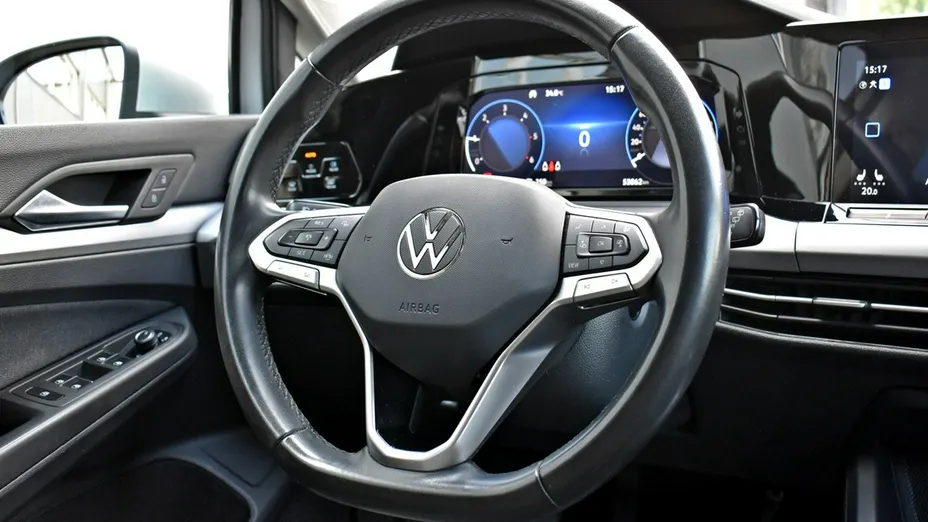 VOLKSWAGEN Golf -