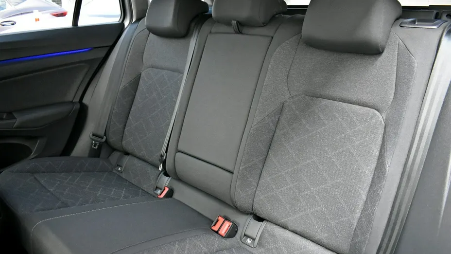 VOLKSWAGEN Golf -