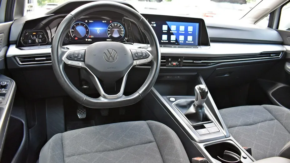 VOLKSWAGEN Golf -