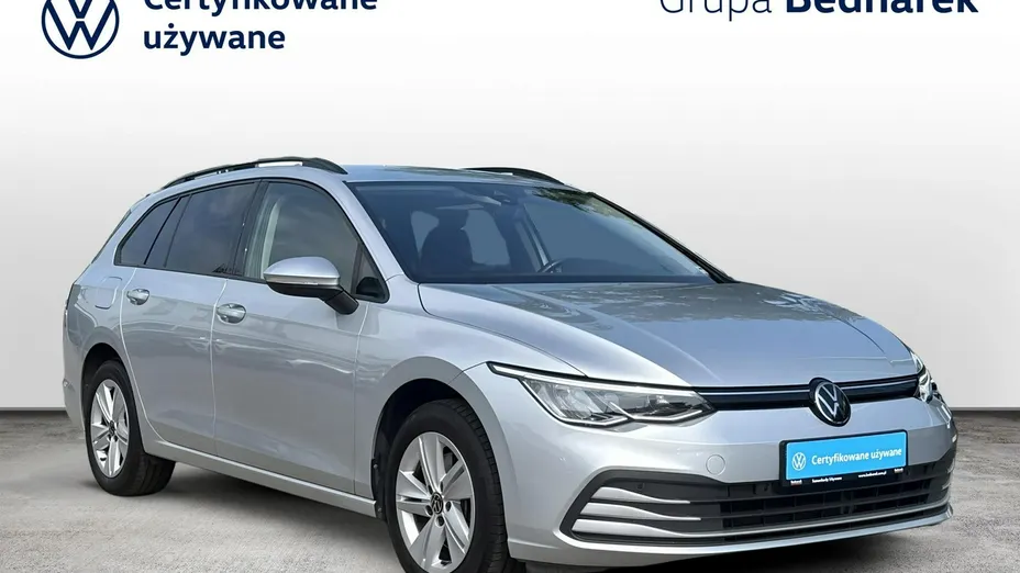 VOLKSWAGEN Golf -