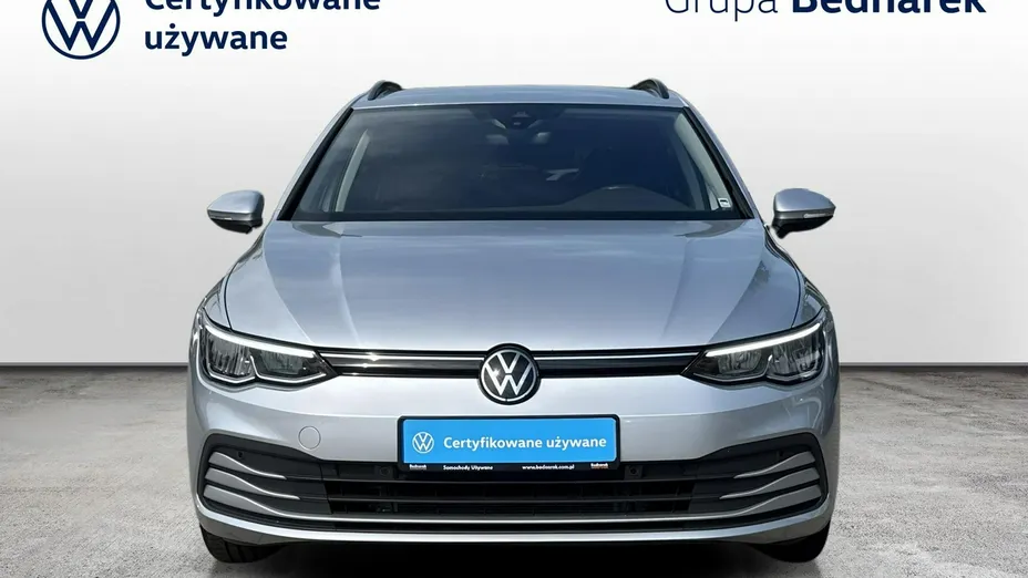 VOLKSWAGEN Golf -