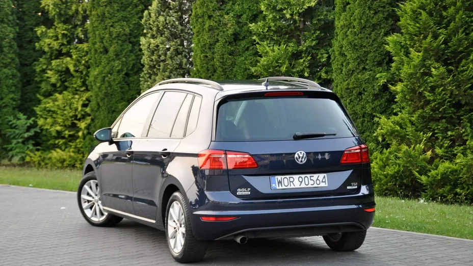 VOLKSWAGEN Golf Sportsvan -
