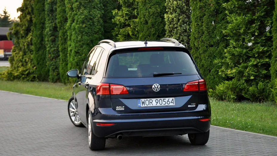 VOLKSWAGEN Golf Sportsvan -