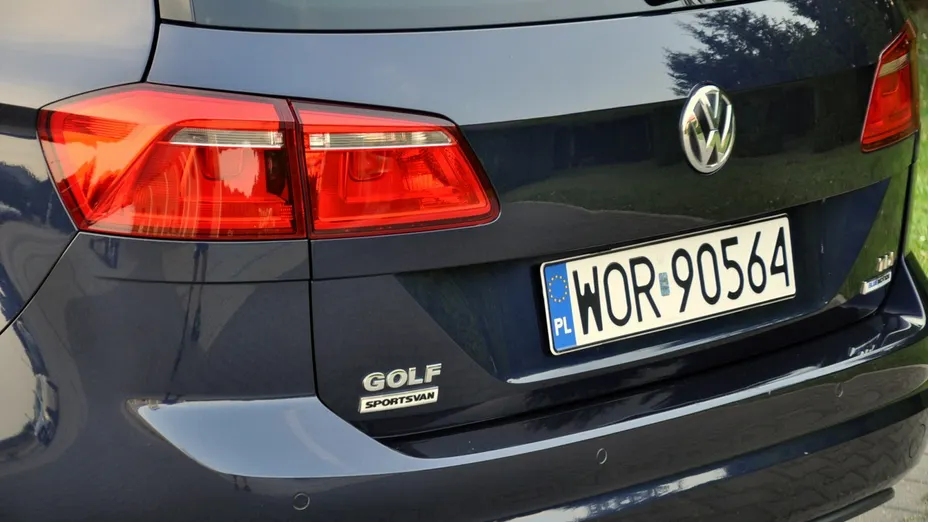 VOLKSWAGEN Golf Sportsvan -