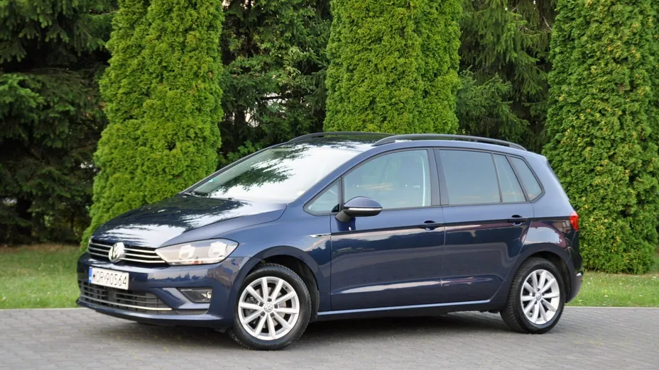 VOLKSWAGEN Golf Sportsvan -