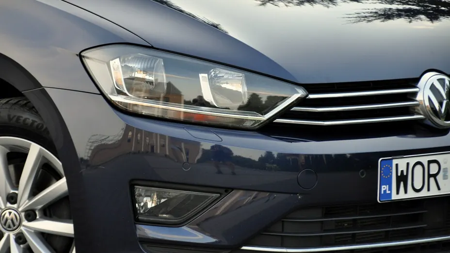 VOLKSWAGEN Golf Sportsvan -