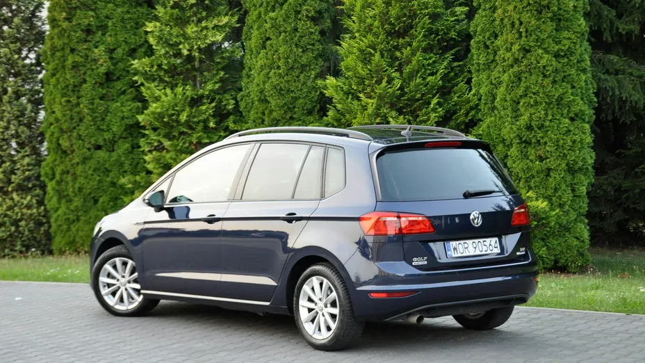 VOLKSWAGEN Golf Sportsvan -