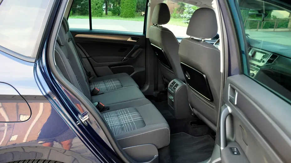 VOLKSWAGEN Golf Sportsvan -
