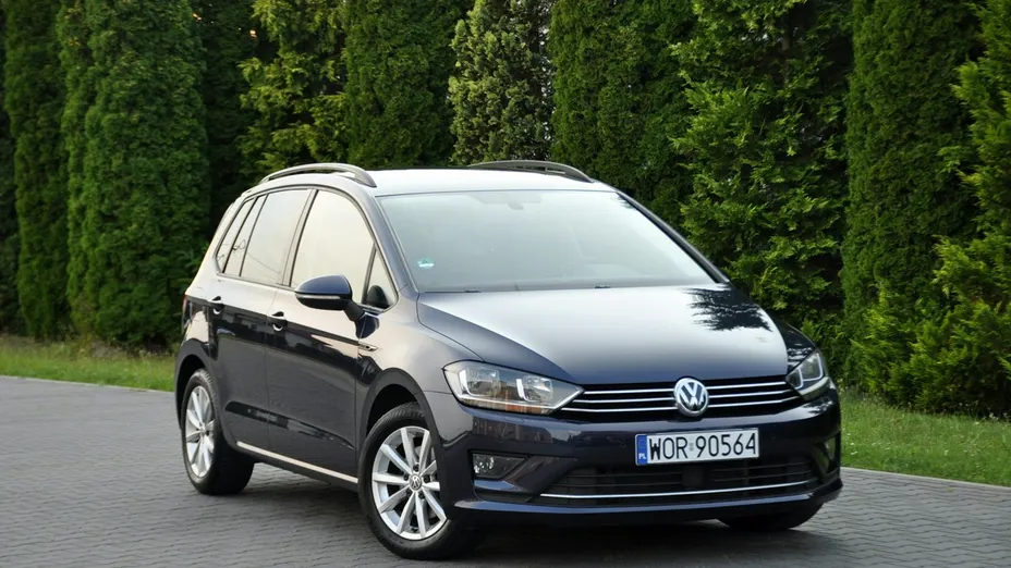 VOLKSWAGEN Golf Sportsvan -