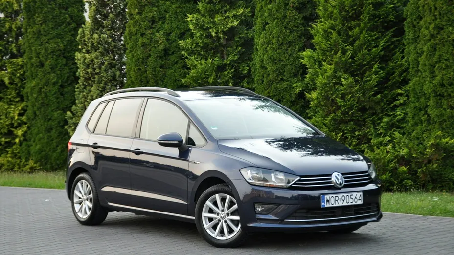 VOLKSWAGEN Golf Sportsvan -