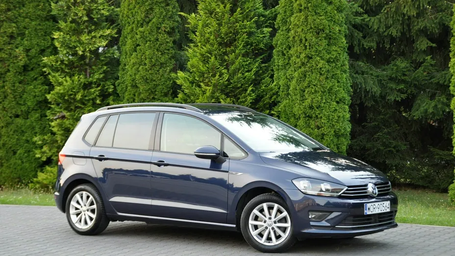 VOLKSWAGEN Golf Sportsvan -