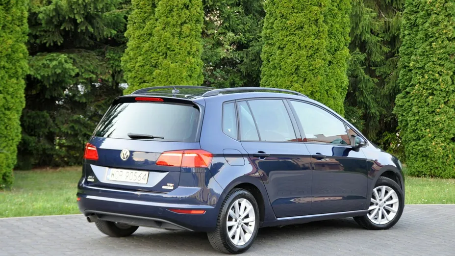 VOLKSWAGEN Golf Sportsvan -