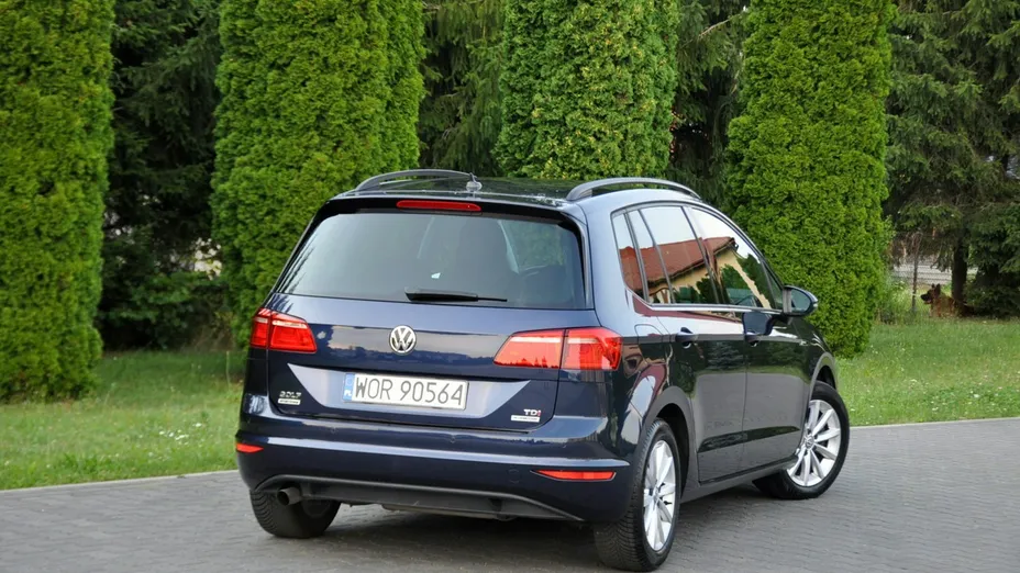 VOLKSWAGEN Golf Sportsvan -