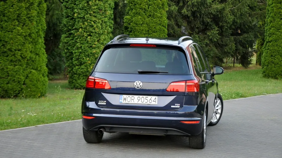 VOLKSWAGEN Golf Sportsvan -