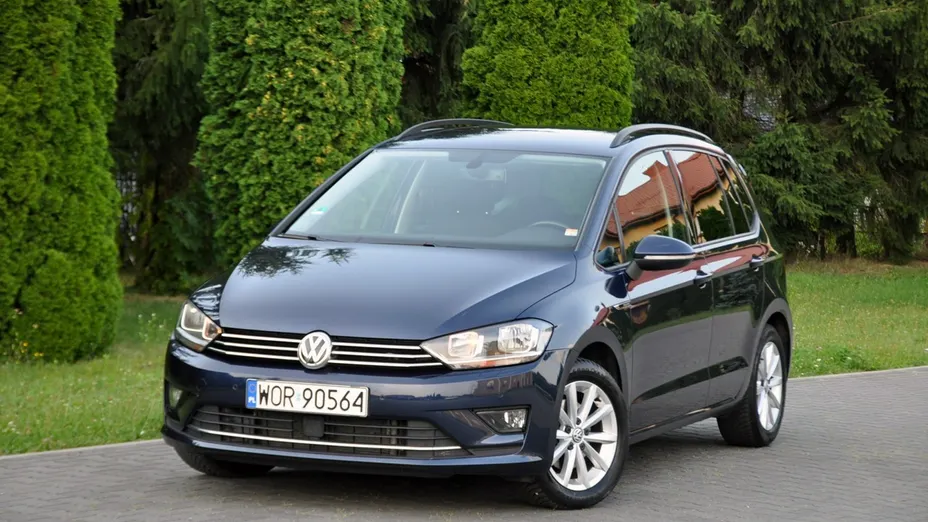 VOLKSWAGEN Golf Sportsvan -