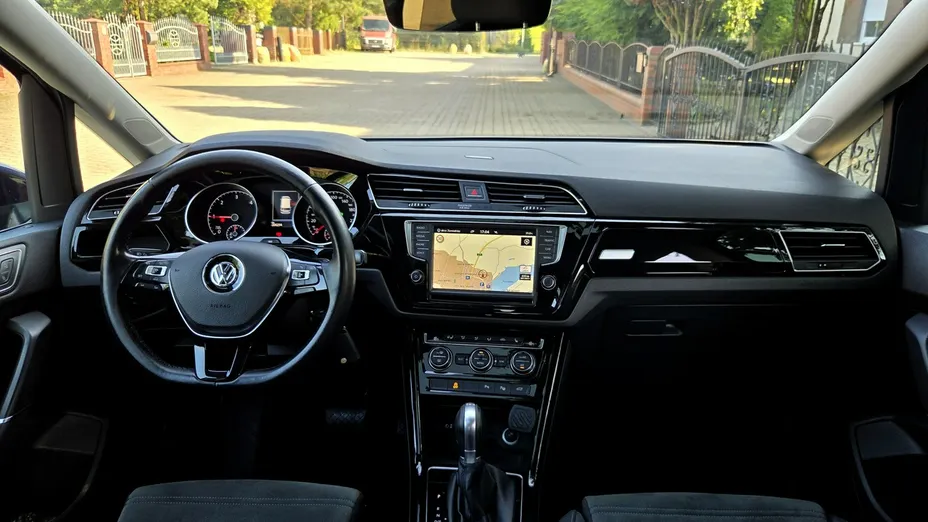 VOLKSWAGEN Touran -