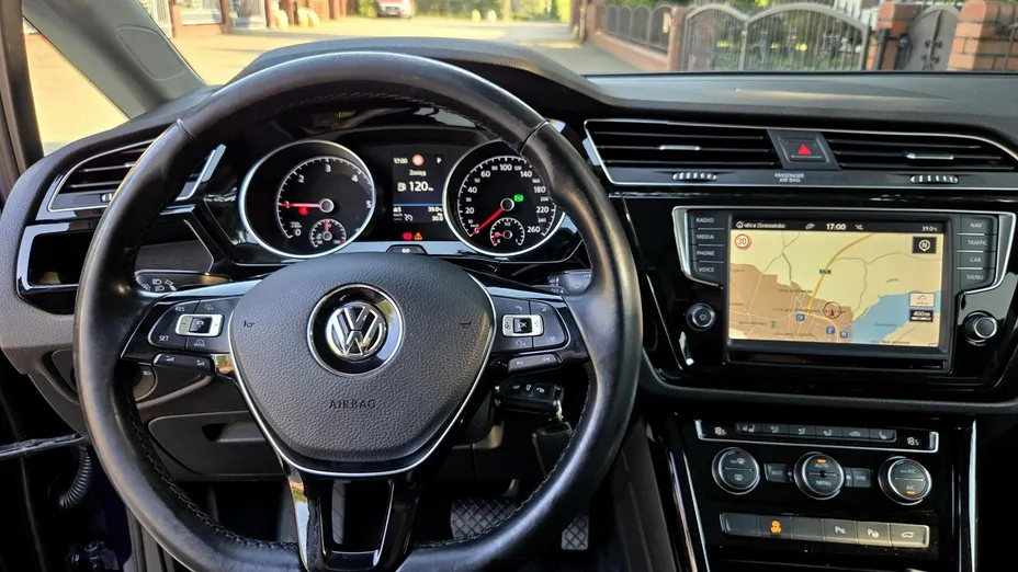 VOLKSWAGEN Touran -