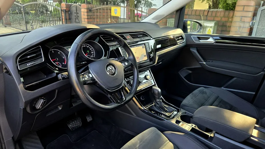 VOLKSWAGEN Touran -