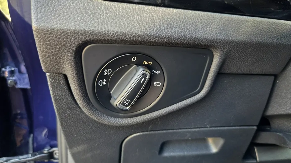 VOLKSWAGEN Touran -