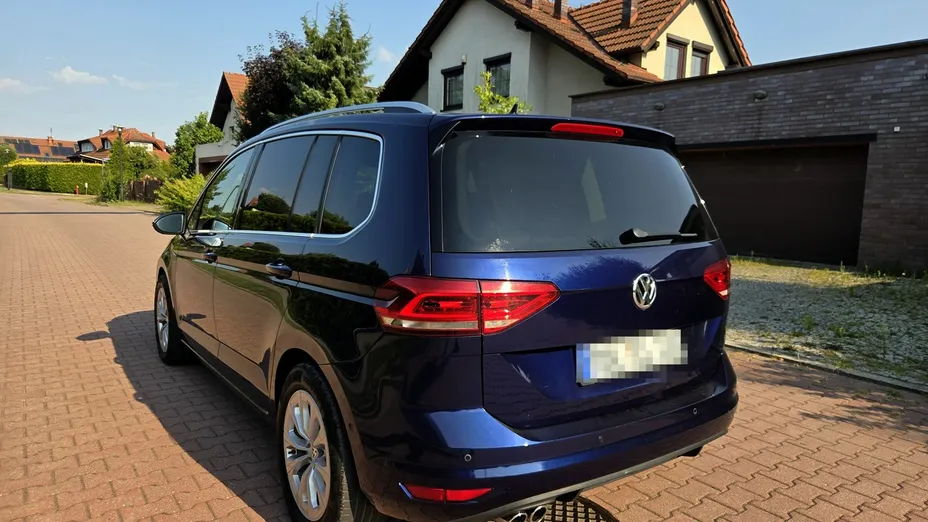 VOLKSWAGEN Touran -