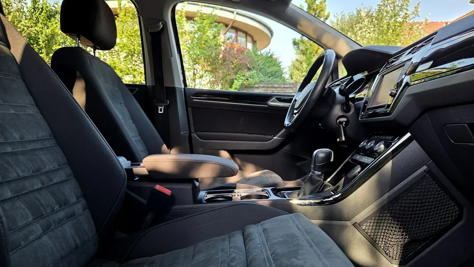 VOLKSWAGEN Touran -