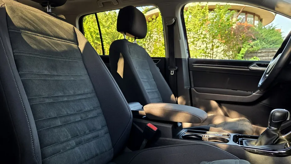 VOLKSWAGEN Touran -