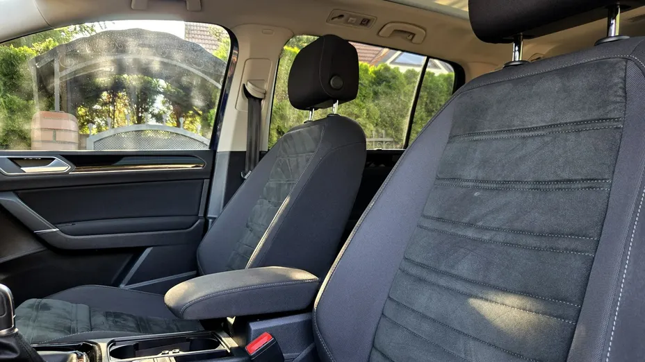 VOLKSWAGEN Touran -