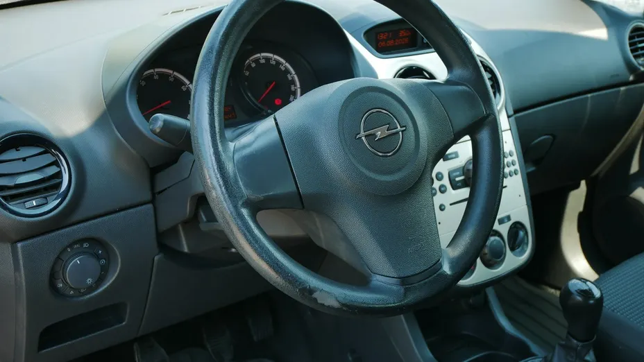 OPEL Corsa -