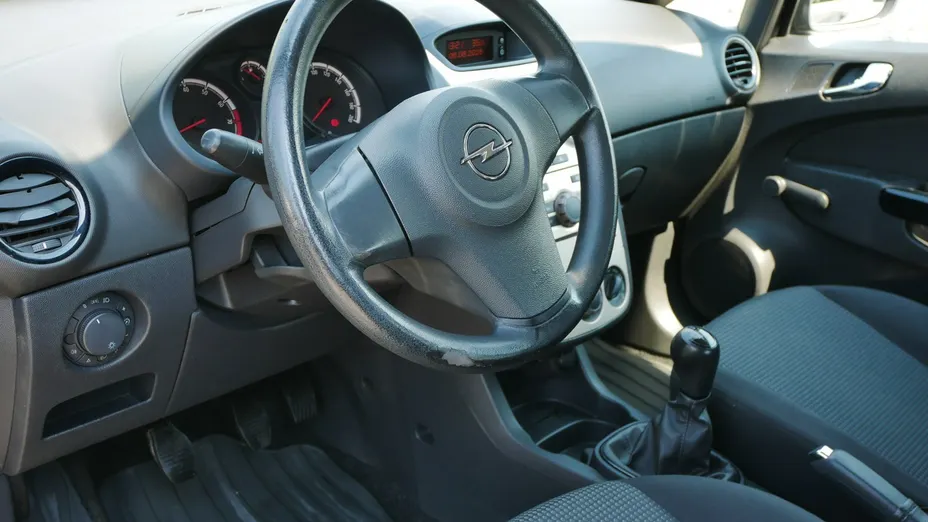 OPEL Corsa -