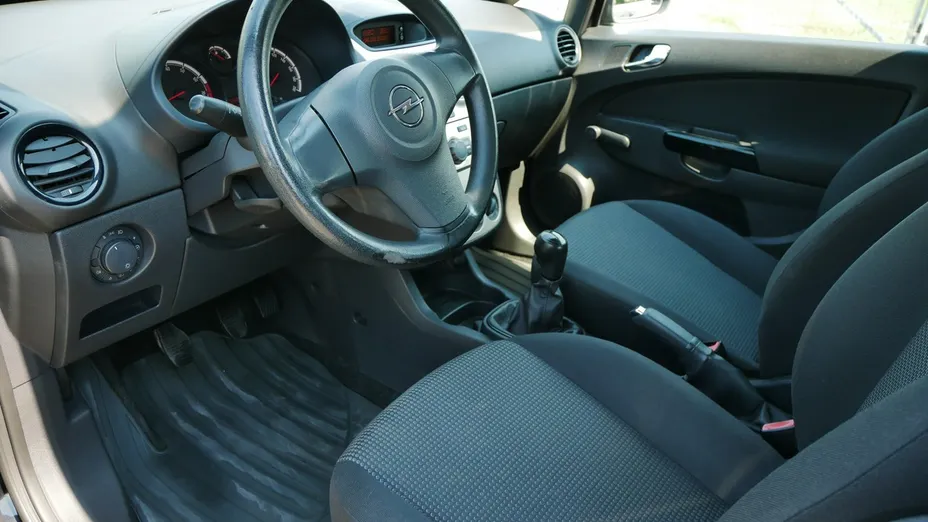 OPEL Corsa -