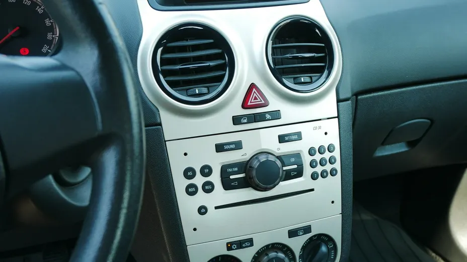 OPEL Corsa -