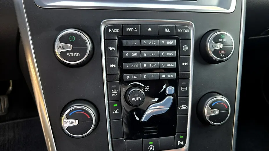 VOLVO XC60 -