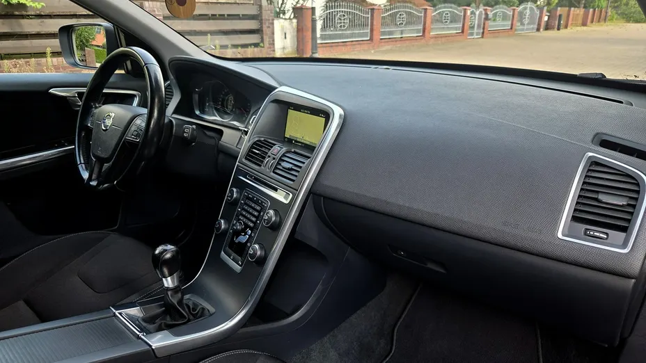 VOLVO XC60 -