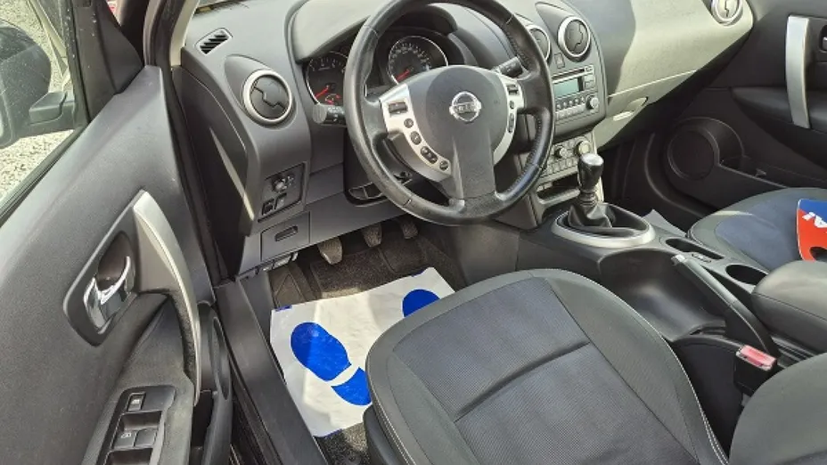 NISSAN Qashqai -