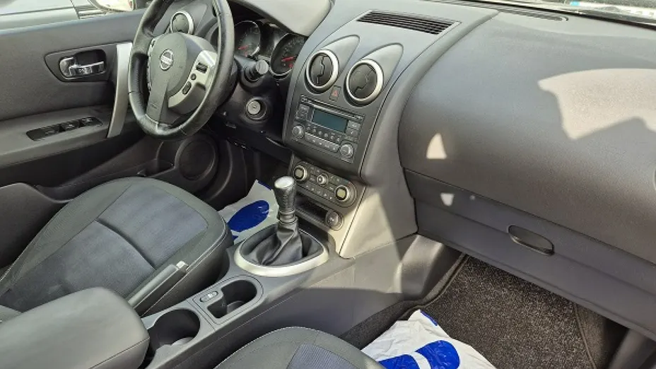 NISSAN Qashqai -