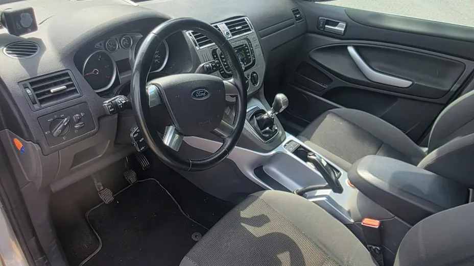 FORD Kuga -