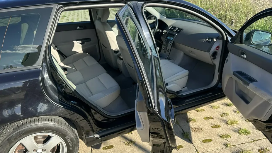 VOLVO V50 -