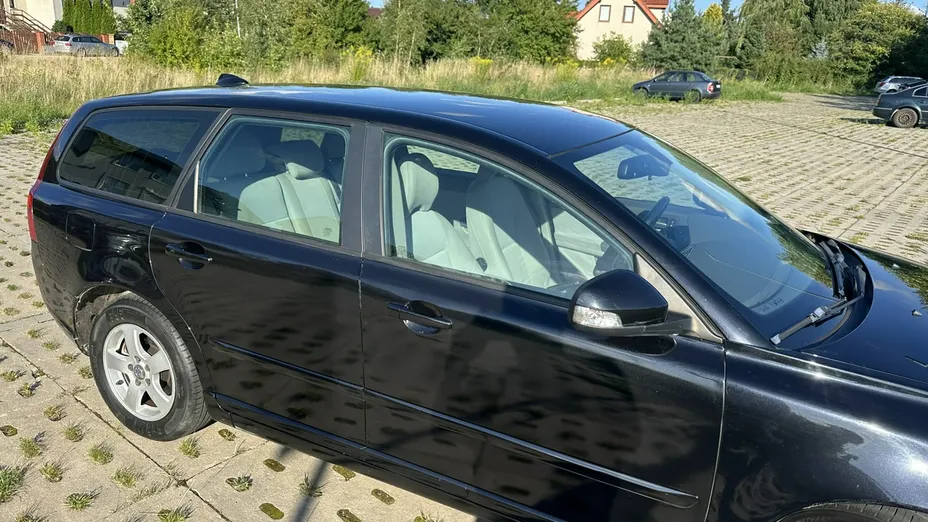 VOLVO V50 -