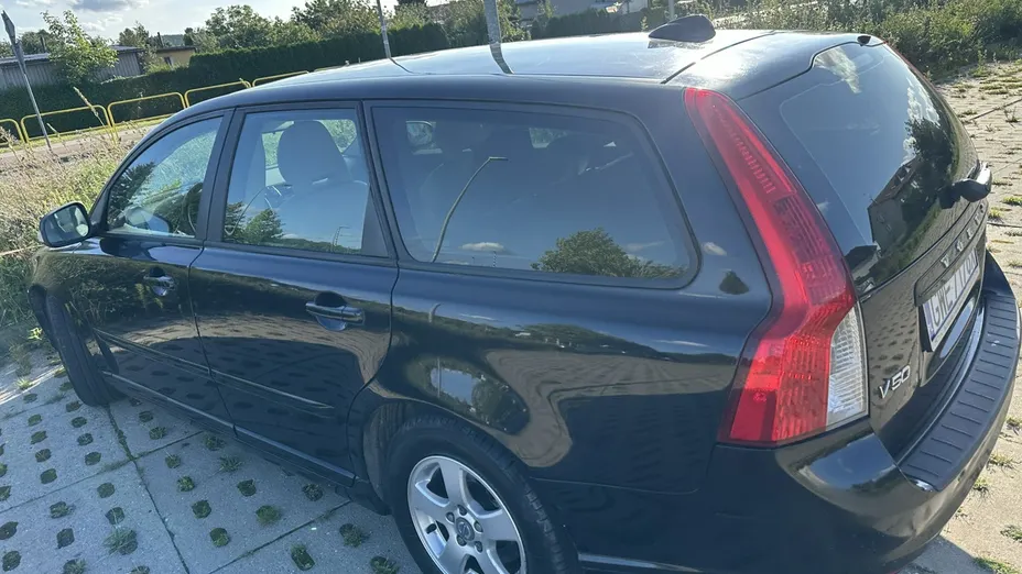 VOLVO V50 -