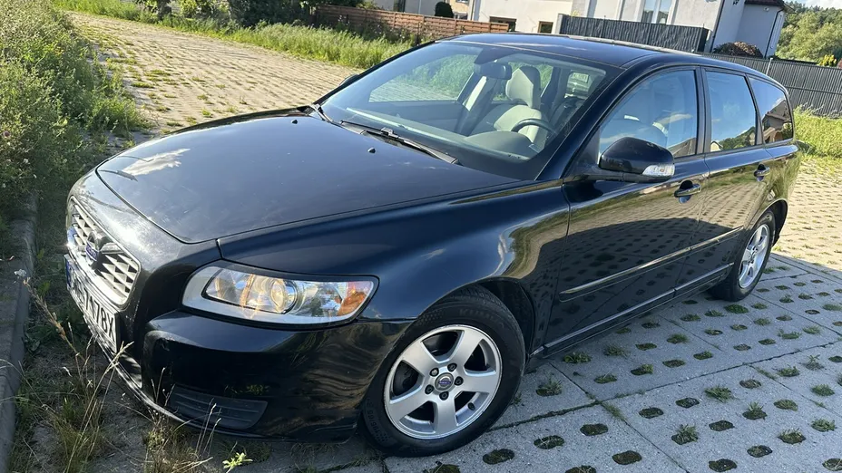 VOLVO V50 -