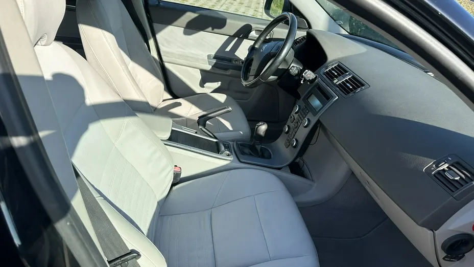 VOLVO V50 -