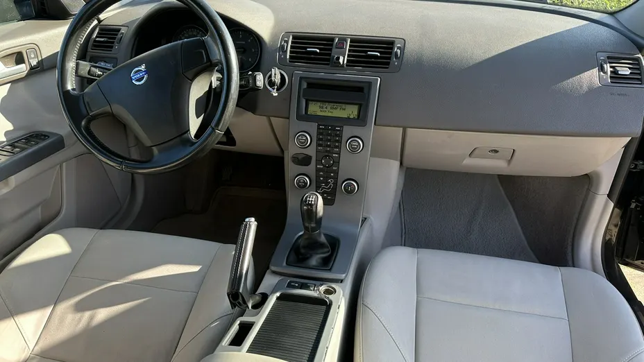 VOLVO V50 -