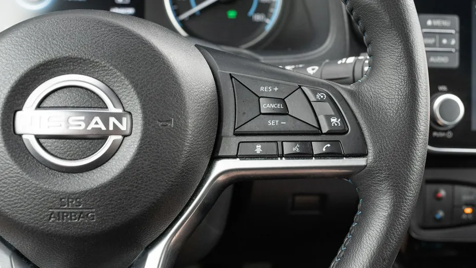 NISSAN Leaf -
