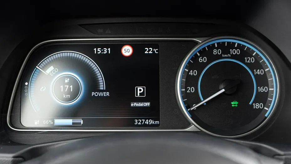 NISSAN Leaf -
